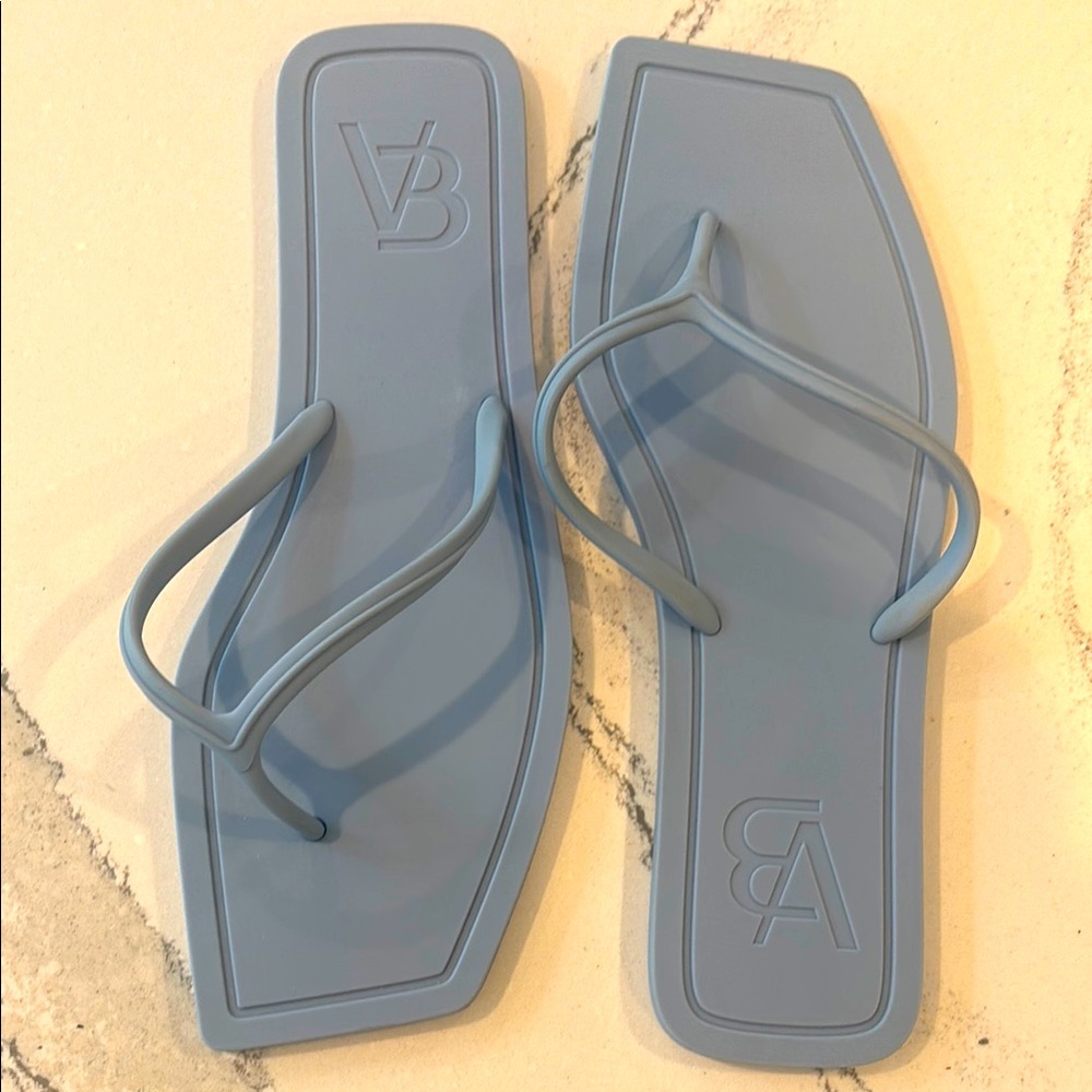 Veronica Beard Blue Flip Flops. Pristine condition. Size 10M
